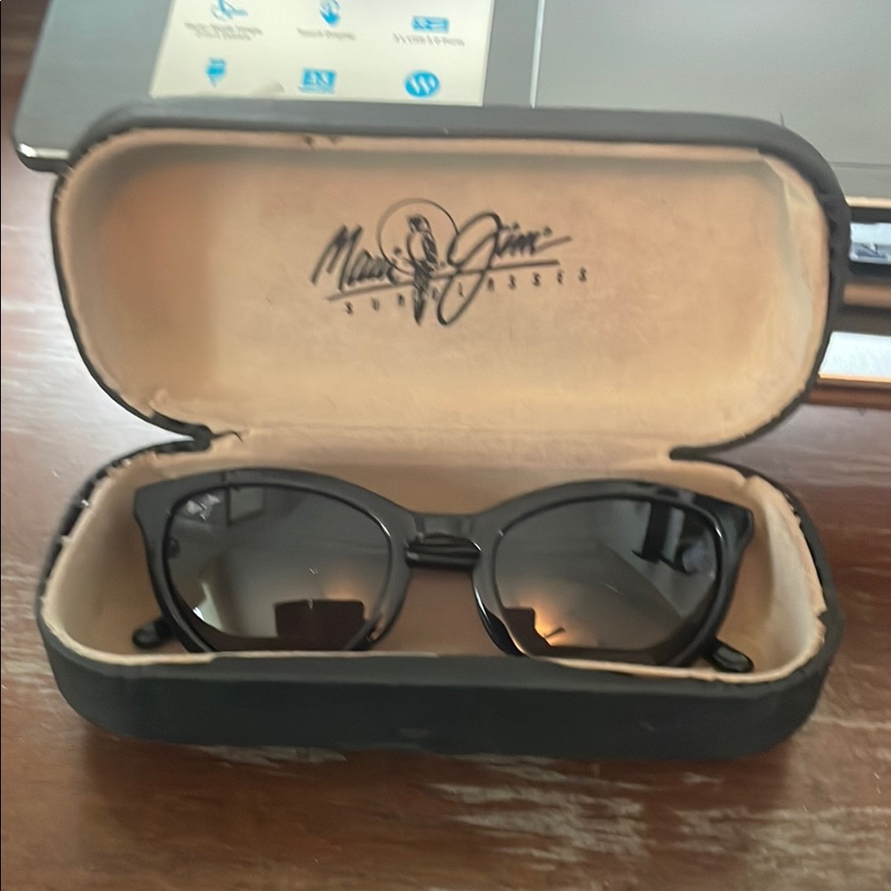 Maui Jim MJ813-03 star gazing STF-SG Black Sunglasses with logo hard black case